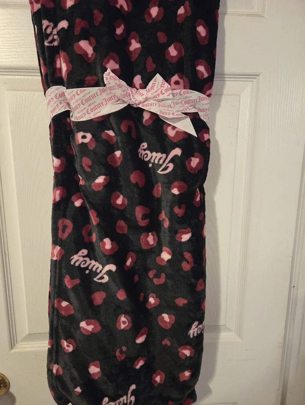 Juicy Couture NWT Red, Pink & Black Leopard Plush Throw